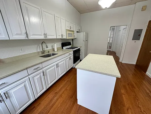 Rented by Ulas Real Estates Inc | media 3