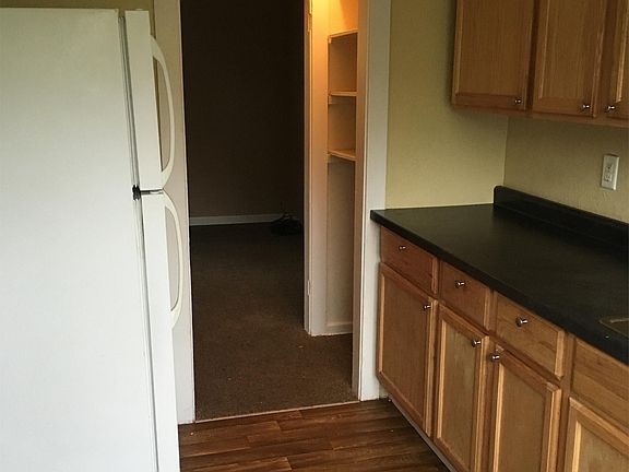 4th image of 82 22nd St S
