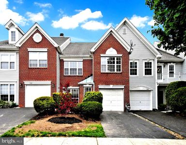 104 Aqueduct Dr, North Wales, PA, 19454
