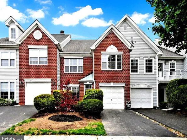 104 Aqueduct Dr, North Wales, PA 19454