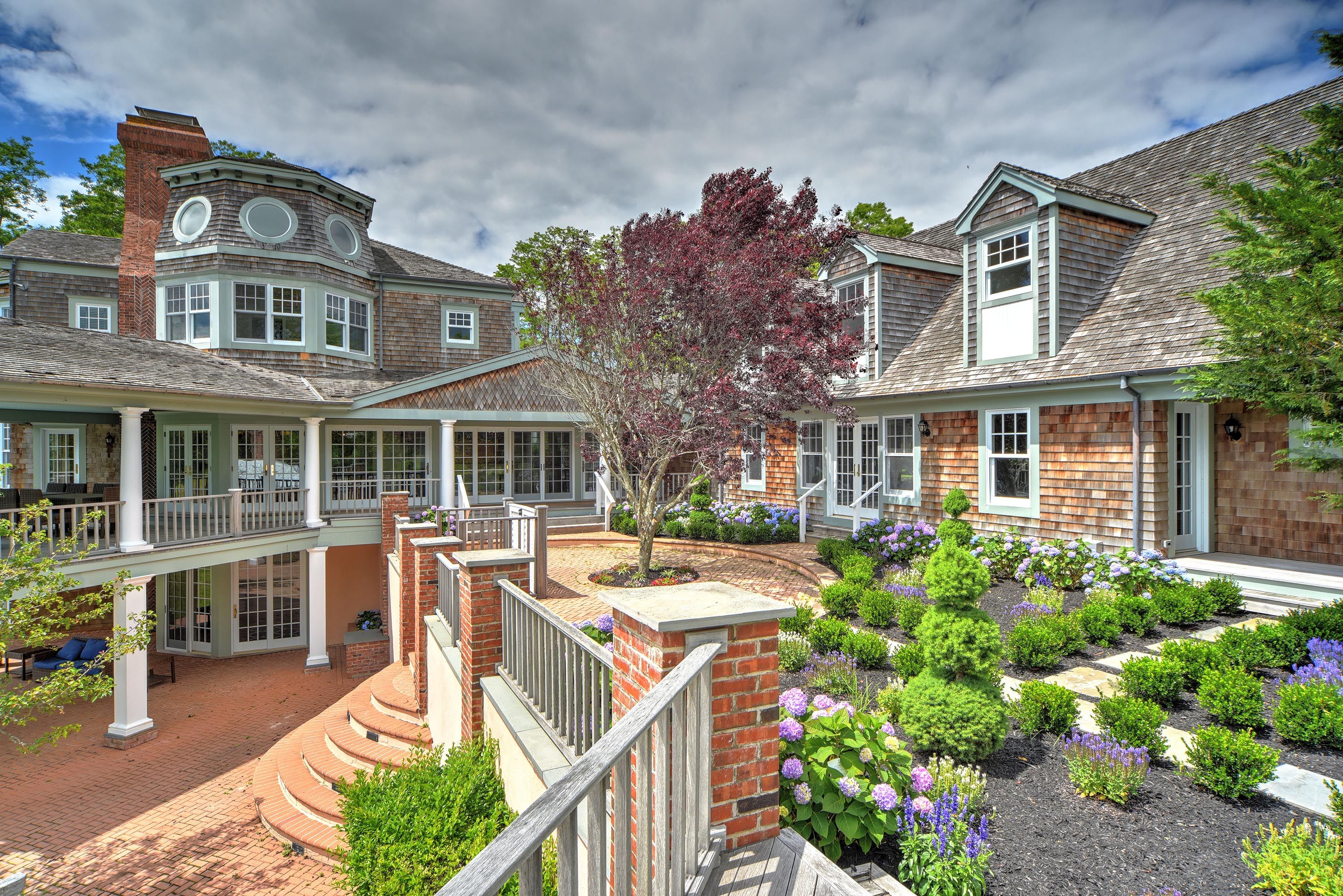 772 Middle Line Hwy, Bridgehampton, NY 11932 Out East