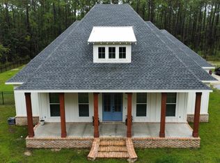 509 Hogan St, Waveland, MS 39576