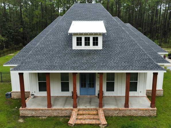 509 Hogan St, Waveland, MS 39576