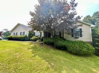 1701 Greenhill Rd, Mount Airy, NC 27030