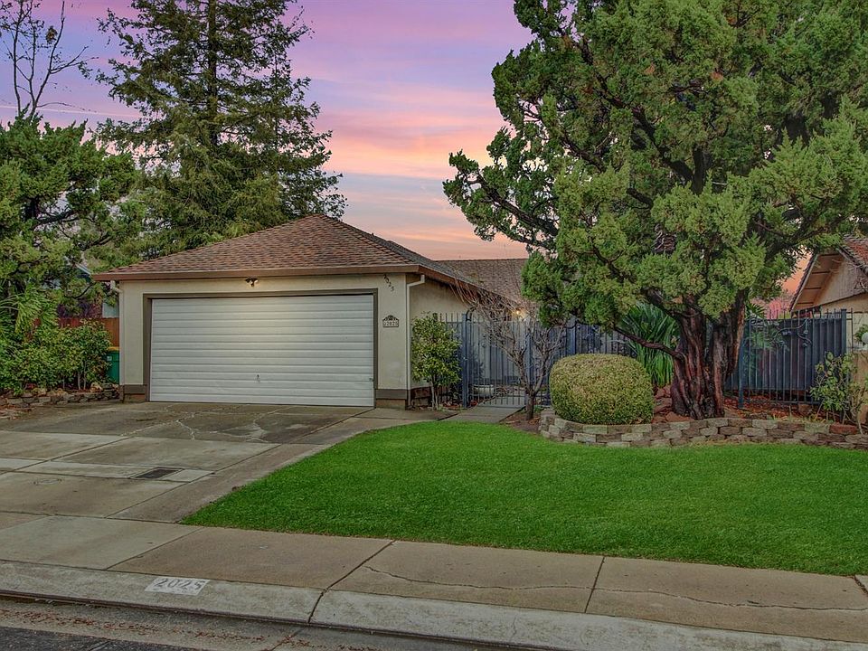 1st image of 2025 Knickerbocker Dr