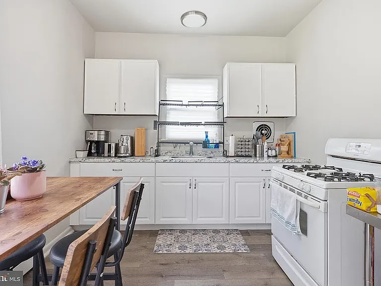224 Oakdale Ave #1 — Photo 5