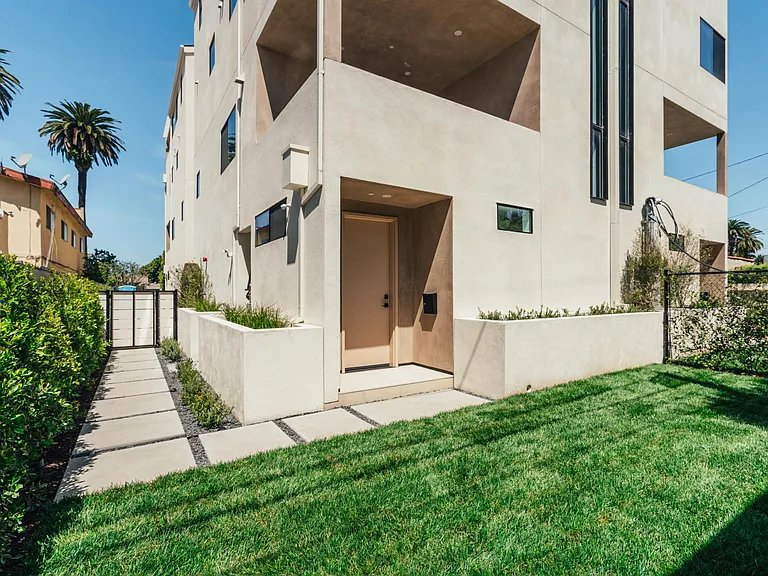 2846 Alsace Ave — Photo 19