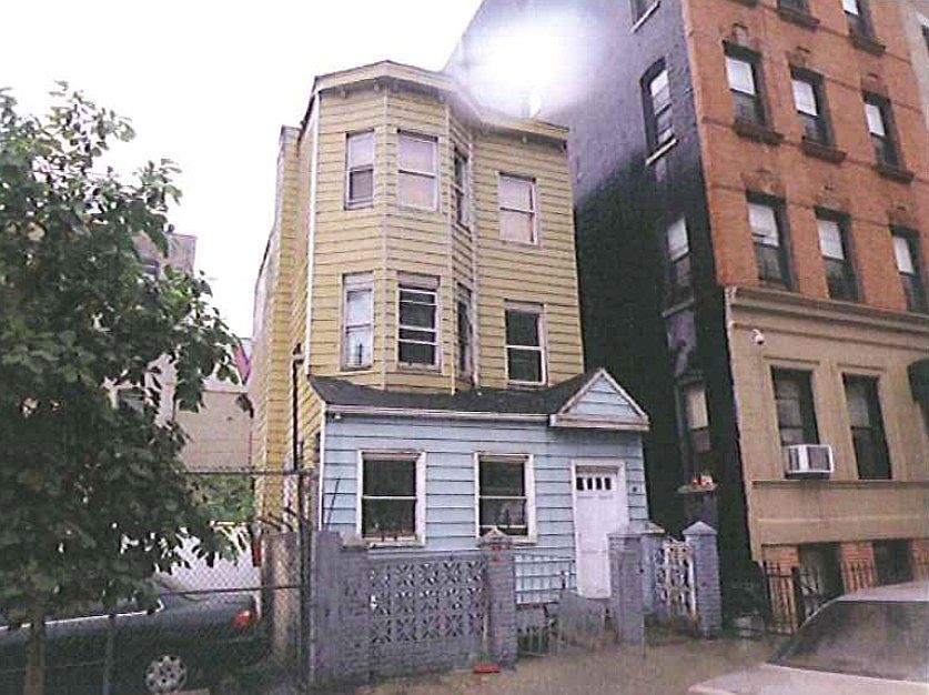 1st image of 564 W 182nd St