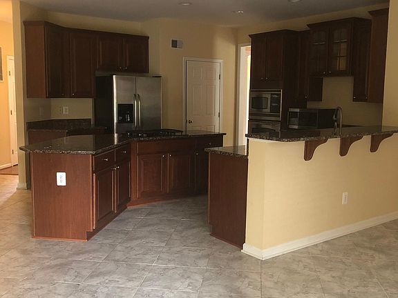4th image of 220 Preston Dr