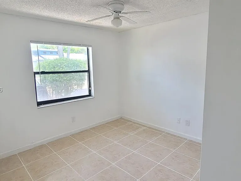 6948 SW 36th Ct #16-Z — Photo 3