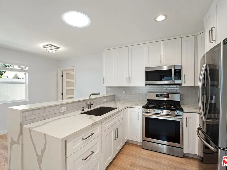 10726 Aqua Vista St — Photo 4