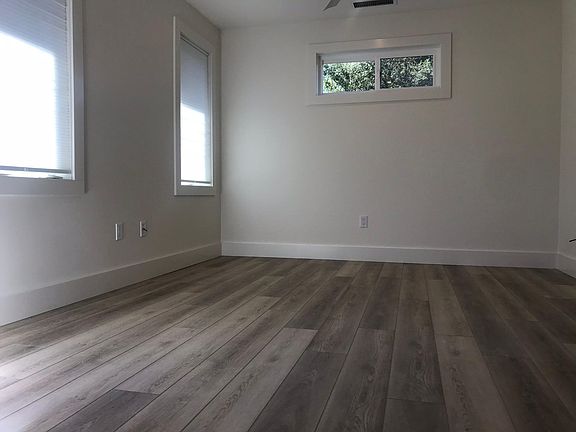 bedroom w/large closet