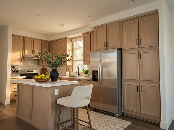 5th image of 770 Lincoln Ave #8