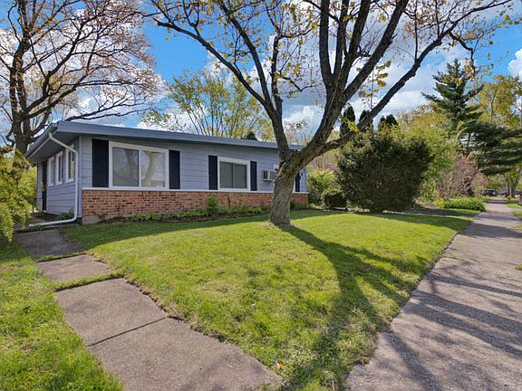 2nd image of 447 Shabbona Dr
