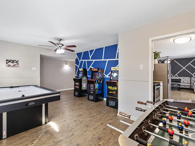 909 Arbor Downs Dr — Photo 8