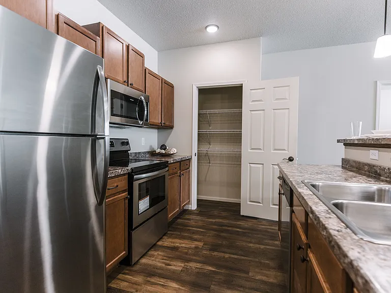 Lakewood Crossing Apartments — Photo 13