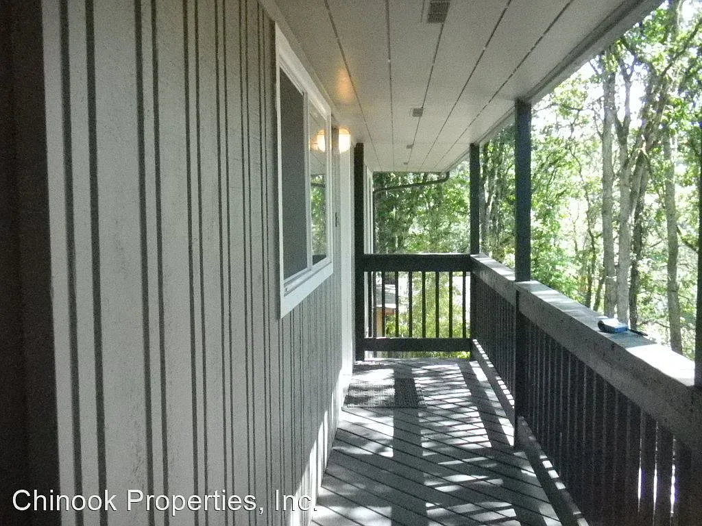 2705 Washington St photo 1