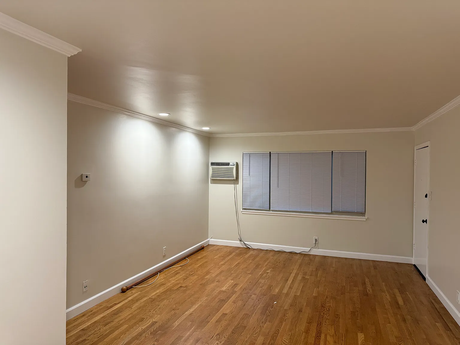 131 S Bushnell Ave — Photo 3