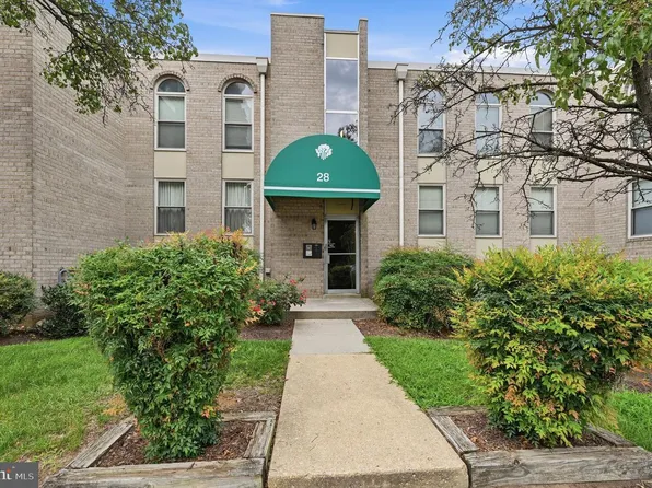 28 Canterbury Sq APT 302, Alexandria, VA 22304
