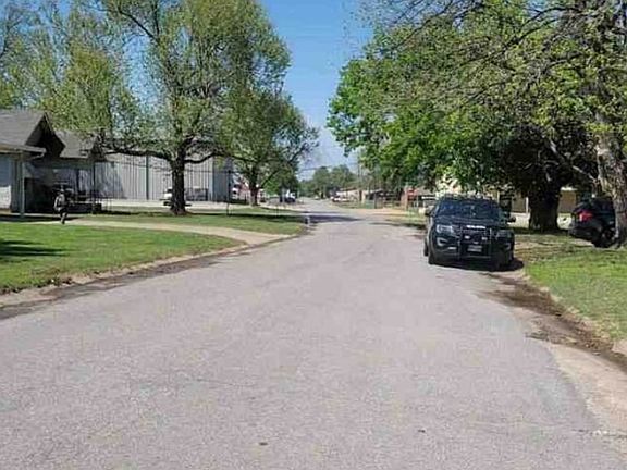 Exterior Neighborhood (street photo)