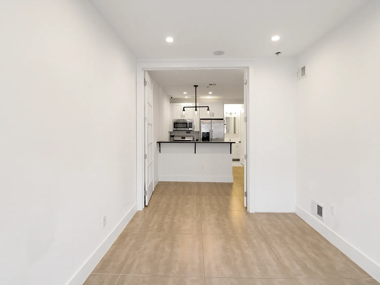 986 Jefferson Avenue — Photo 2