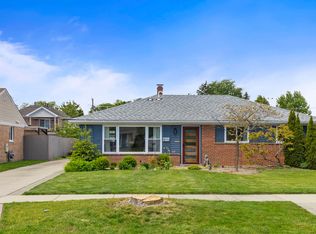 1076 S 3rd Ave, Des Plaines, IL 60016