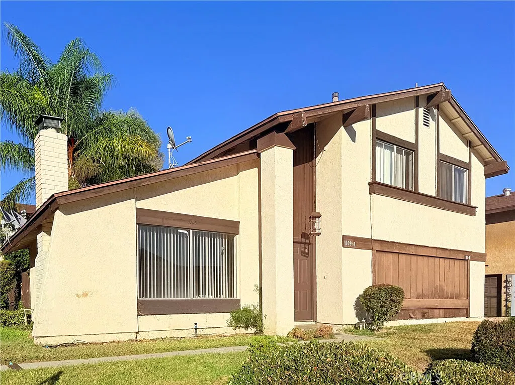 3 bed, 1.5 bath, 1200 sqft, $2,900 — Photo 2