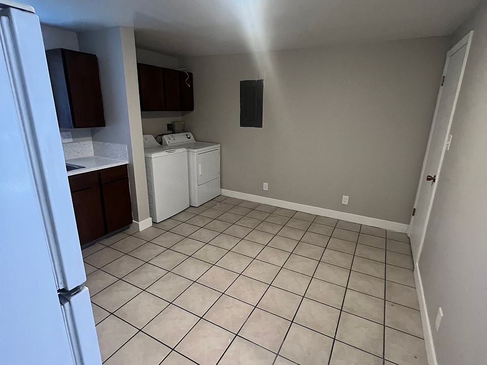 Kitchen/Laundry