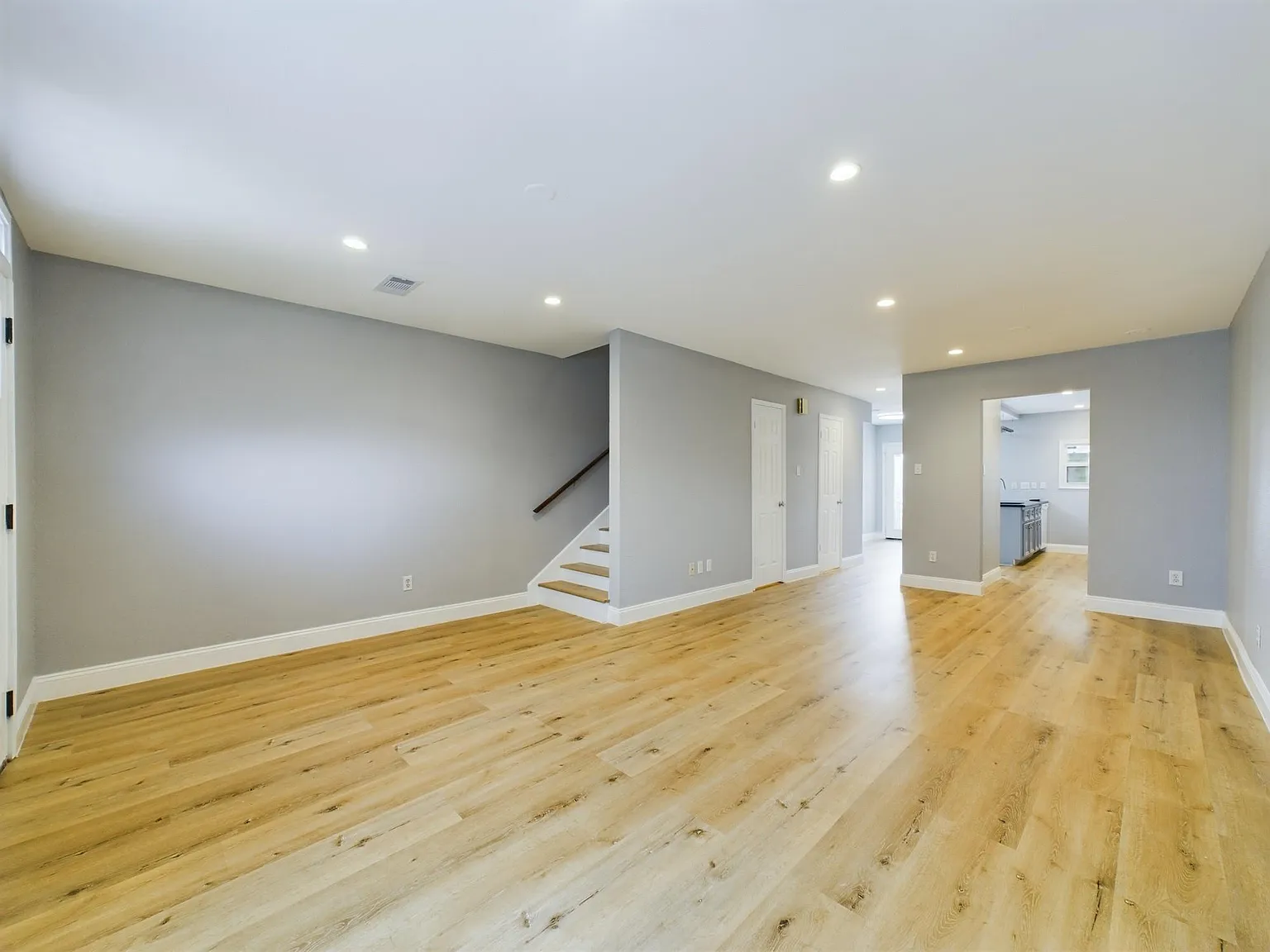 2 bed, 2.5 bath, 1280 sqft, $2,000 — Photo 3