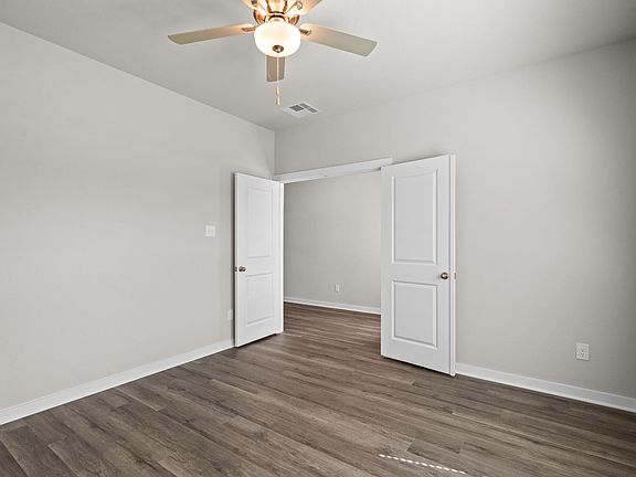 5th image of 240 Bay Laurel Ct