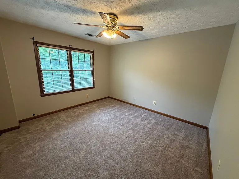 364 Regal Dr — Photo 12