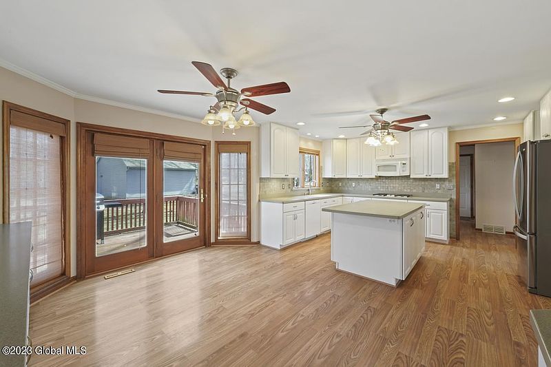 5th image of 19 Stratford Drive