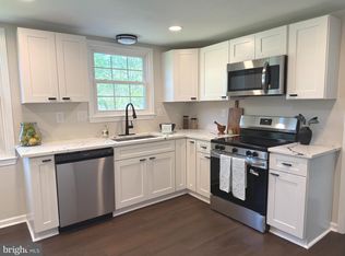 735 Palmer Dr, Herndon, VA 20170