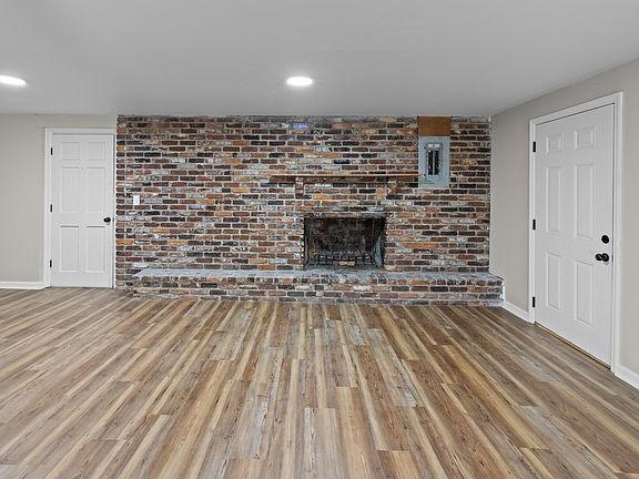 5th image of 3015 Towerway Dr