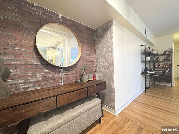 3rd image of 500 Linwood Dr APT 2G