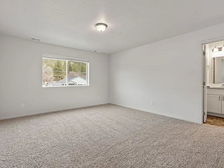 4804-4806 E Fairview Ave — Photo 15