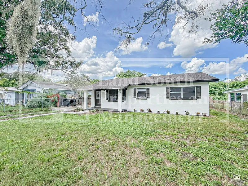 3 bed, 2.0 bath, 925 sqft, $1,575 — Photo 3