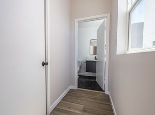 Stunning 4-bedroom, 4-bathroom tri-level townhome, Van Nuys, CA 91406