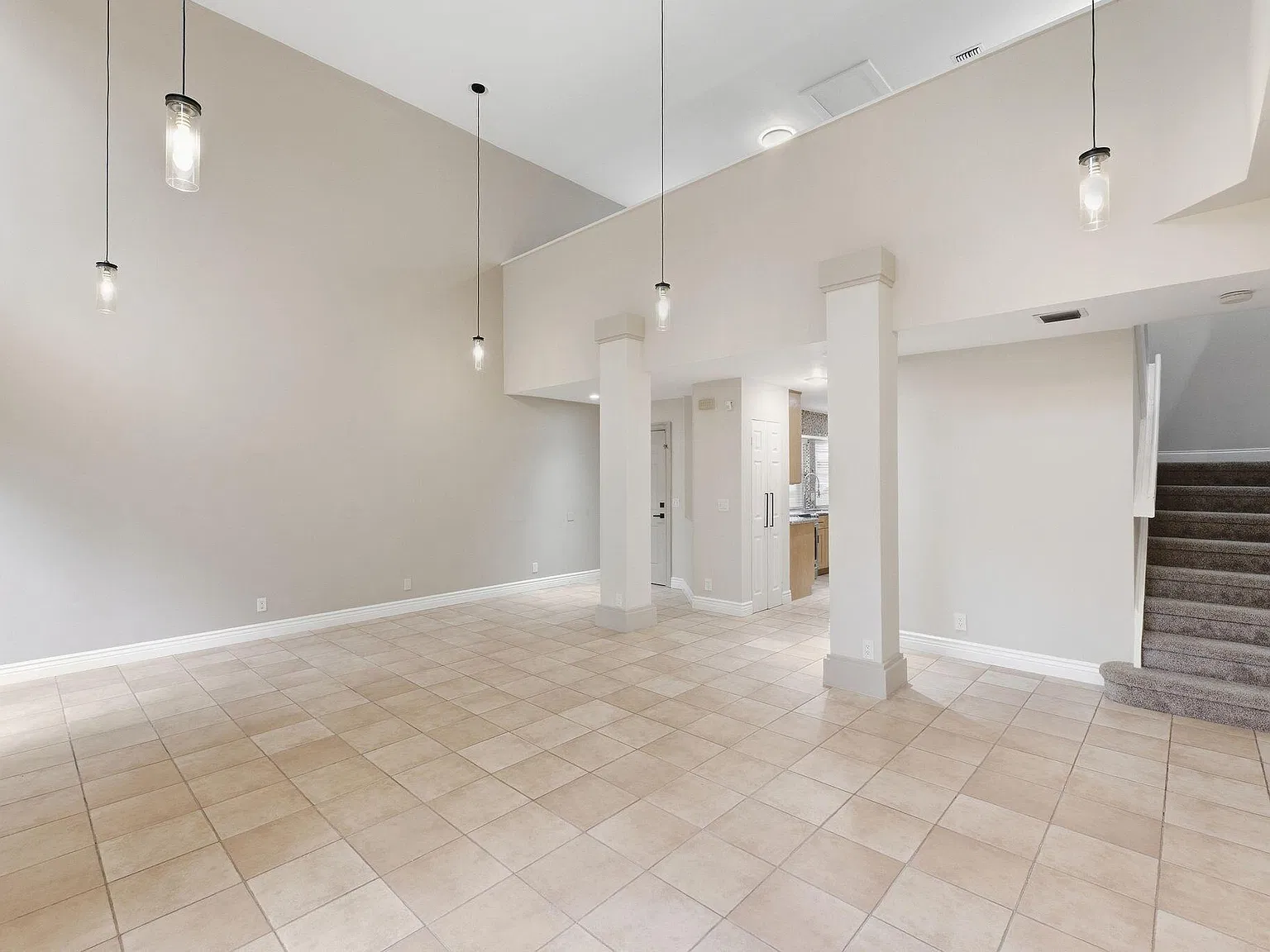 3 bed, 2.5 bath, 2245 sqft, $3,850 — Photo 3
