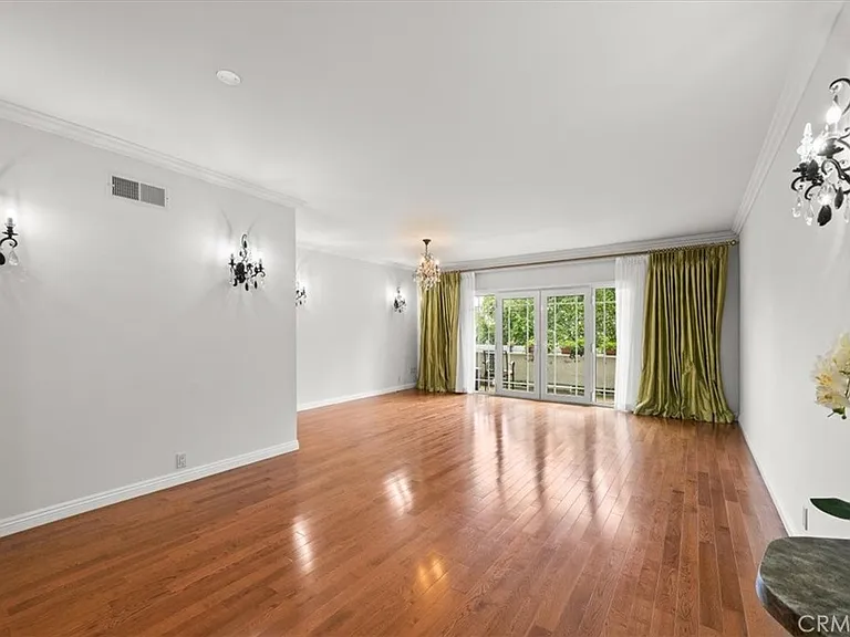 1228 N La Cienega Blvd #203 — Photo 5