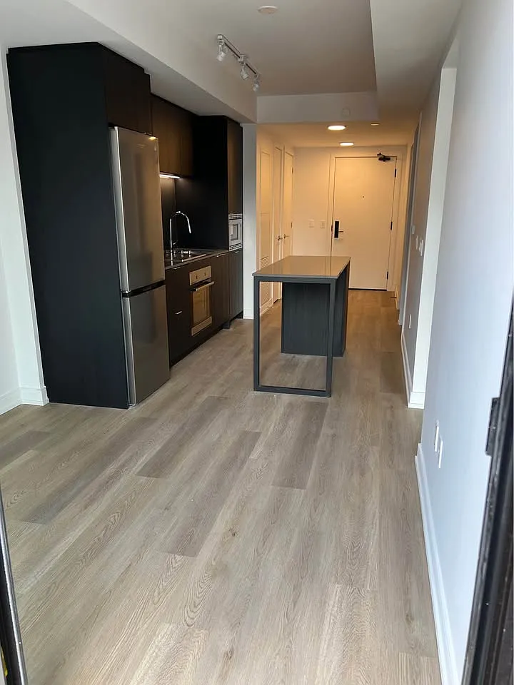 1 bed, 564 sqft, $1,700 — Photo 2