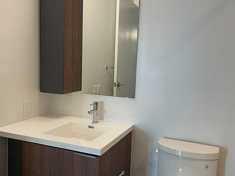 203 College St #3001 — Photo 16