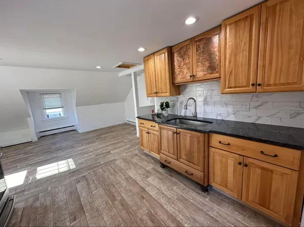 37 Helen St, Chicopee, MA 01020