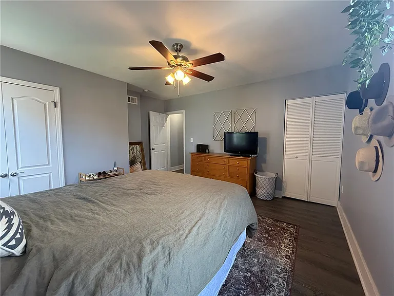 907 Spring Way — Photo 36