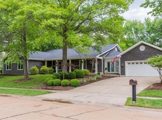 2000 Sundowner Ridge Dr, Ballwin, MO 63011