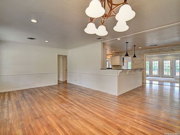 4th image of 1215 Jack Drive N