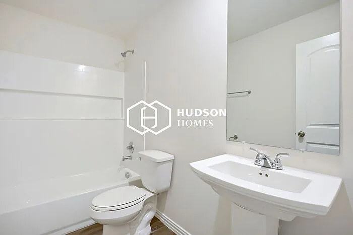 819 S Sutton St — Photo 11