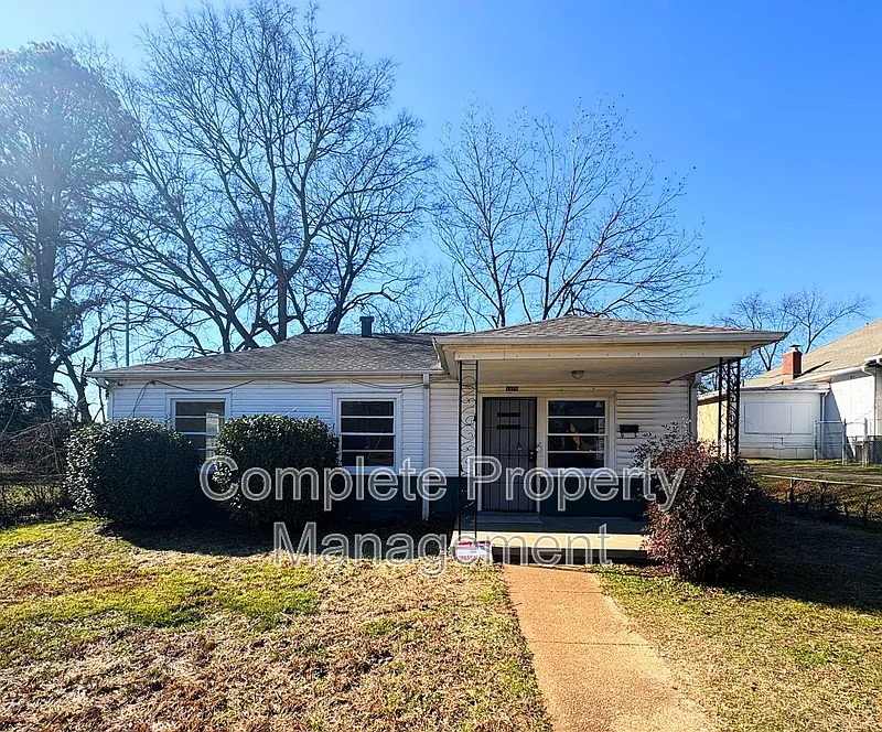 3 bed, 2.0 bath, 2076 sqft, $1,150 — Photo 1