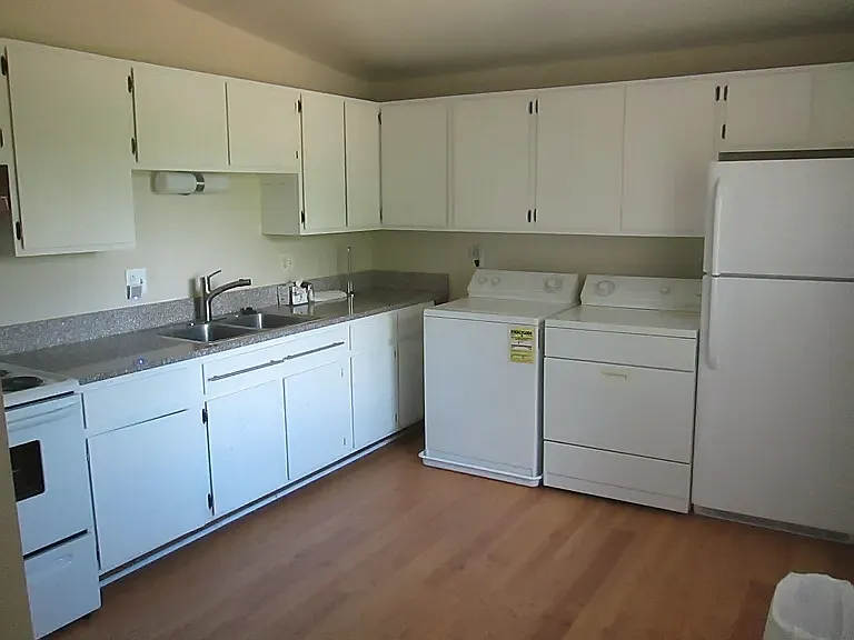 1598 Jones Dr — Photo 9