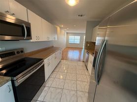 7600 NW 4th Pl